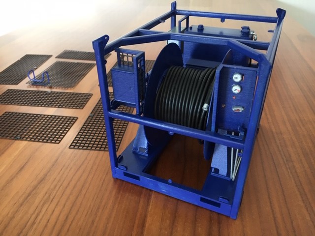 Scale model of a hydraulic reeler unit