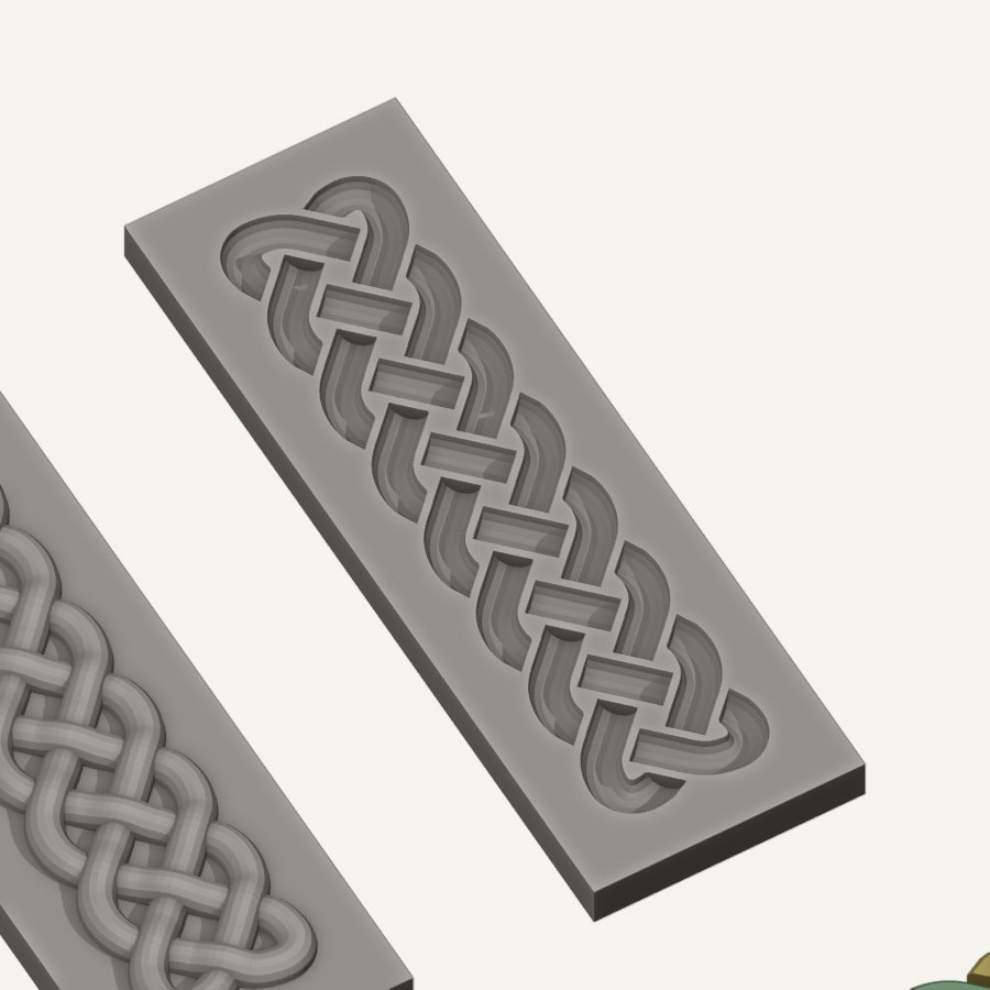 A four-cord plait engraved into a base plate, the fabrication export as it prints